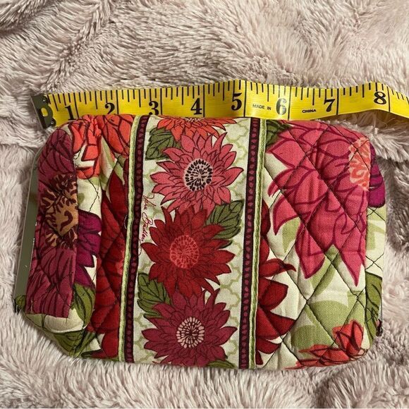 free with any purchase over 30$
Just add it to your bundle, Vera Bradley - Picture 4 of 6